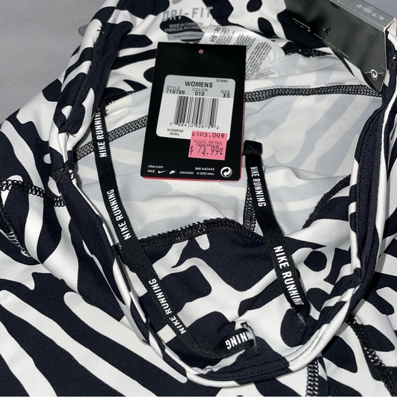 NWT Woman’s NIKE TIGHT FIT Capri Running Leggings XS Black & White Athletic Wear - Picture 7 of 14